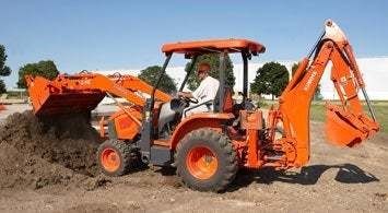 TRACTOR W/LOADER